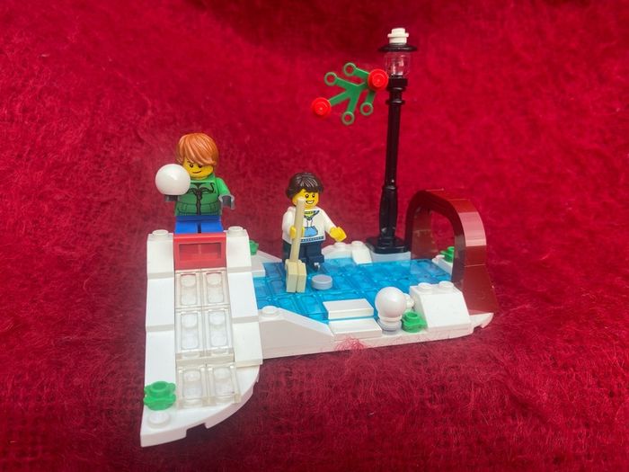 Lego limited edition winter skating scene 40107