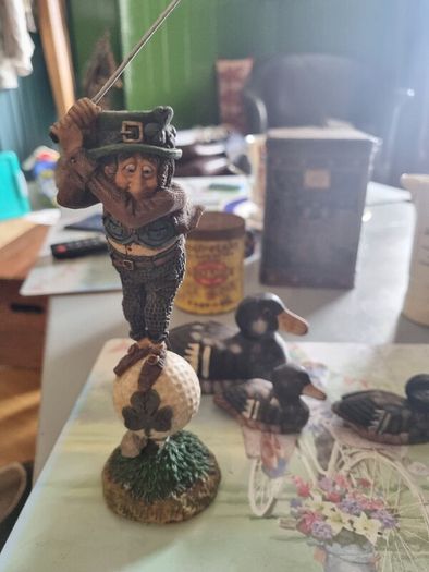 Vintage pieces. Prices to sell and discount on multiple buys. Look at my other ads. Thanks