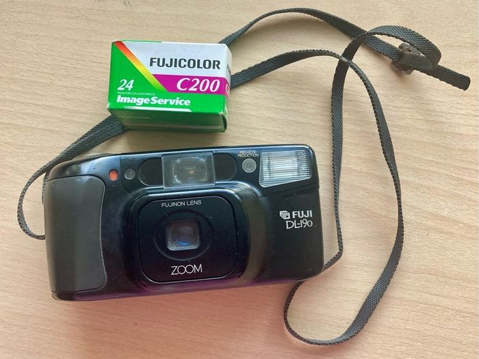 Vintage 1990s Fujifilm DL-190 Zoom 35mm camera