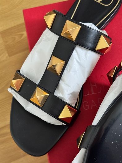 Valentino Garavani Roman Stud Sandals SZ 41 NEW IN BOX