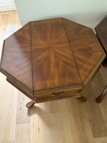 Gueridon walnut table