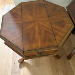 Gueridon walnut table