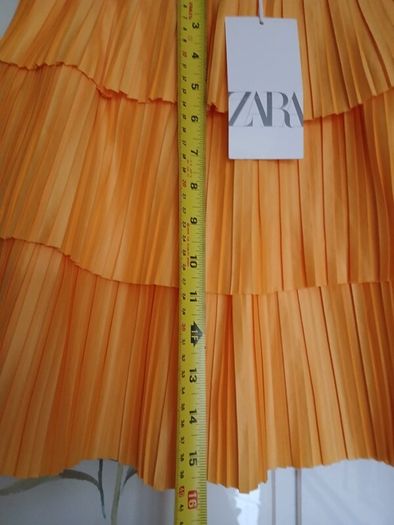 Zara pleated skirt bnwt Postage included