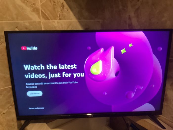32 Inch Jvc Led Smart Tv In Excellent Condition (barely).