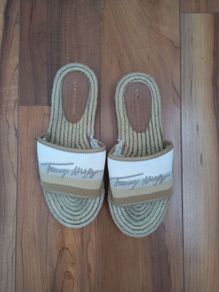 Tommy Hilfiger slippers size 4/5