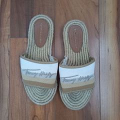 Tommy Hilfiger slippers size 4/5