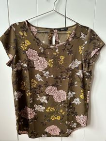 Only women ladies top, t-shirt, like new, immaculate condition, barely used