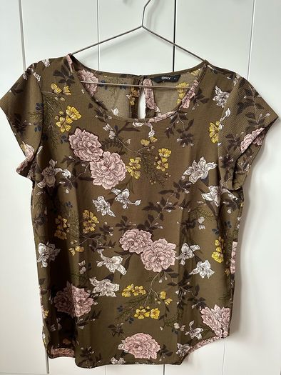 Only women ladies top, t-shirt, like new, immaculate condition, barely used