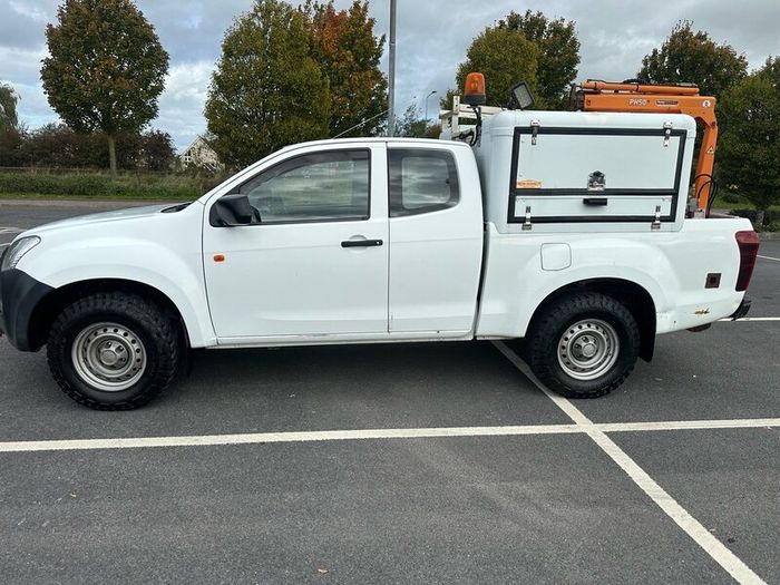 Isuzu D-Max 2.5 Diesel 4x4 Pick Up with Hi-ab