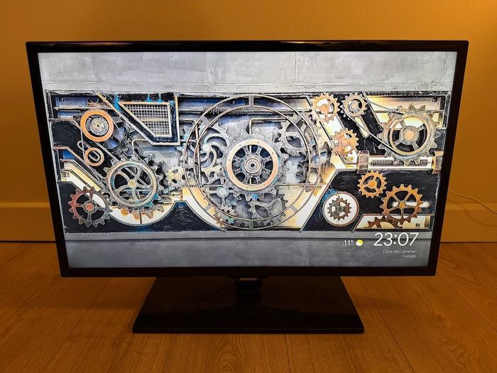 Samsung 32-Inch HD TV (Chromecast included)