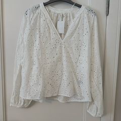 H&M shirt size small