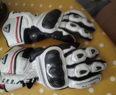 Motorcycle gloves