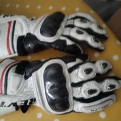 Motorcycle gloves