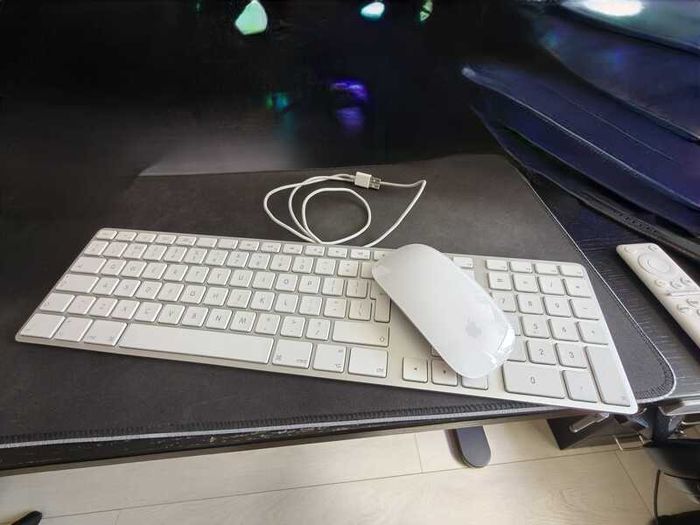 Apple A1243 Wired Aluminium Keyboard + Magic Mouse 2