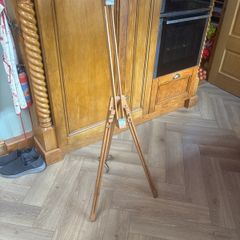 Easel