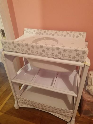 Changing Table with bath