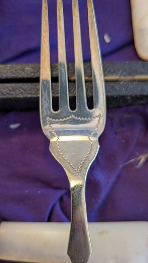 Antique EPNS Mother-of-Pearl Fish Cutlery 12 Piece Cased Set Damaged