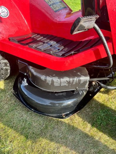 Ride on lawnmower