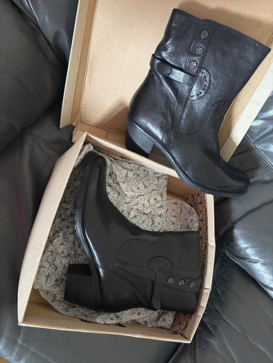 Clarks Women's Maymie Skye Strap Zip Ankle Boot in black leather. UK 8