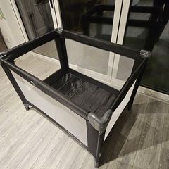 Travel cot