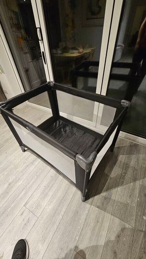 Travel cot