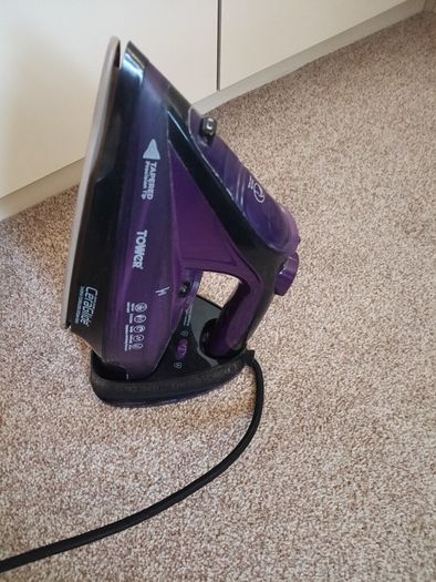 Cordless iron