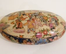 Vintage Chinese ceramic lidded trinket/jewellery box
