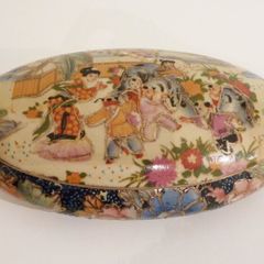 Vintage Chinese ceramic lidded trinket/jewellery box