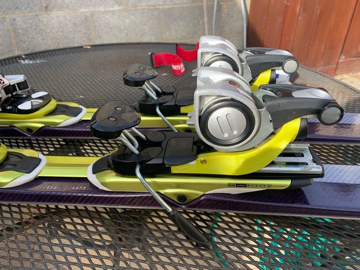 Must sell!! Salomon Skis, Alpine, and Poles - 170cm
