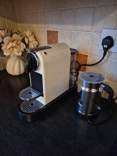 Nespresso Citiz machine & milk frother