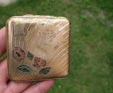 Vintage Powder Compact 2,6"