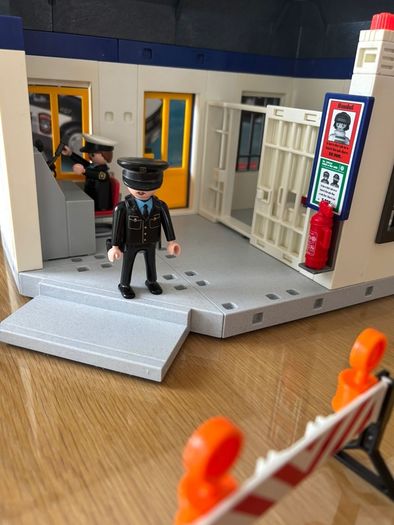 Play Mobil