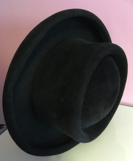 Vintage WHITELEY Classic Brimmed Felt HAT  with free Hat Pin