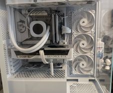Gaming Pc RTX 5070 Ryzen 7 9800x3D