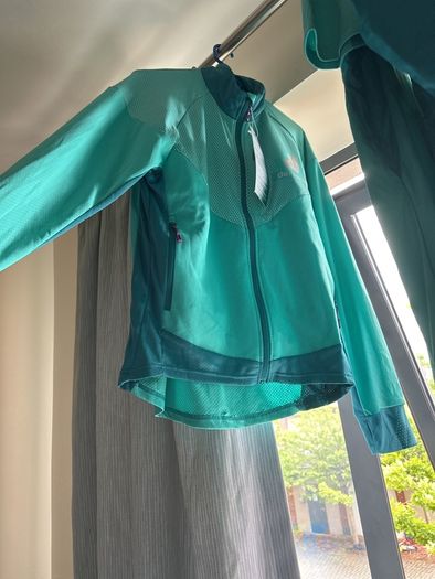 Deliveroo. Size L