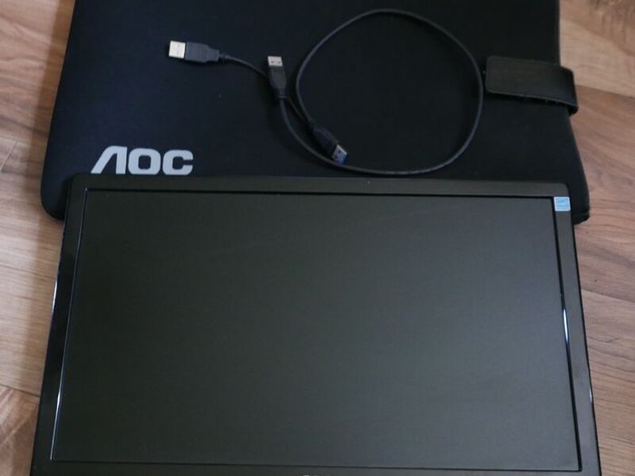 Aoc E1659fwu 16" Led Usb Portable External Laptop Monitor (works Well)