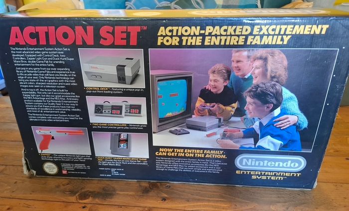 Nintendo NES Action Set Console  Complete In Box w/ Mario Duck Hunt & Zapper