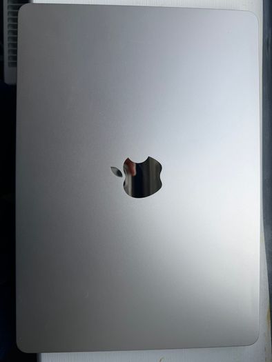 MacBook Air 13" M2 (2022)  8GB / 256GB Starlight