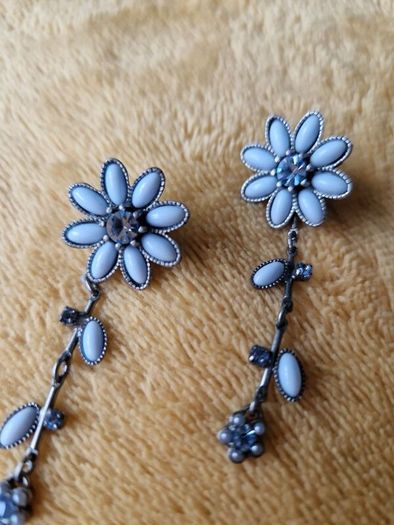 Avon Necklace and earrings set