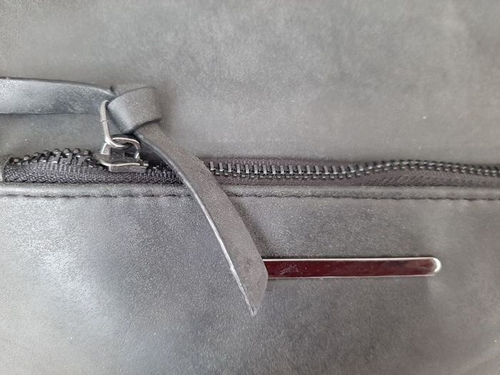 new navy bag tag attached