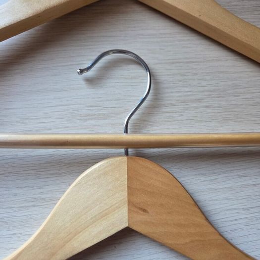 Wooden hangers, pack of 2