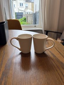 Set of 2 mugs in good condition