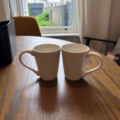 Set of 2 mugs in good condition