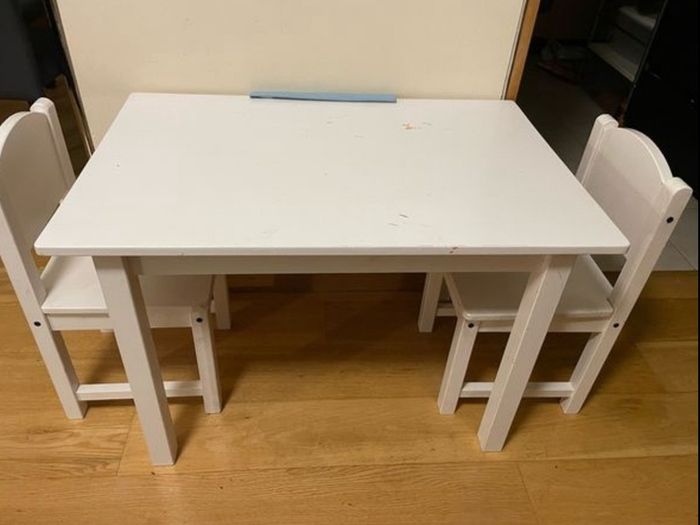 Kids table and chair