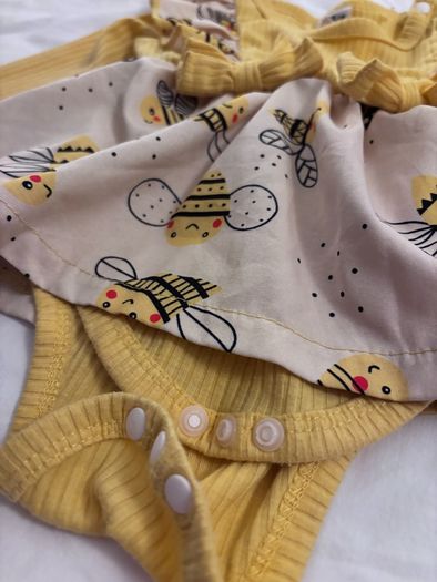 SHEIN Baby Girl 0-1 Month Bee Onesie Outfit