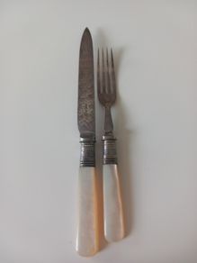 antique, they are (possibly) fruit knife and fork