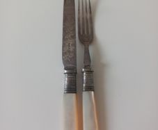 antique, they are (possibly) fruit knife and fork
