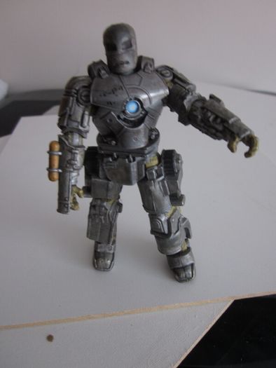 Marvel Iron Man 2:Mark 1 Armour Action Figure