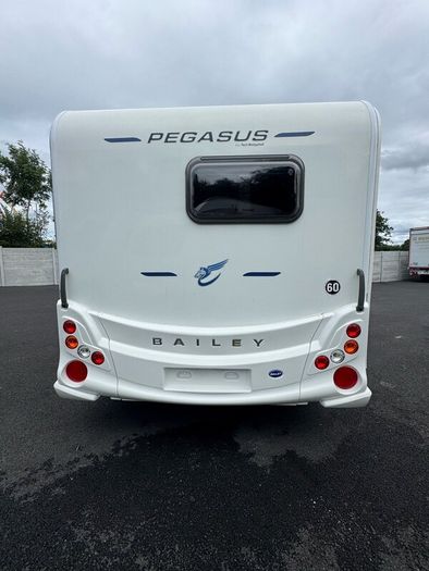 2017 Bailey Pegasus Brindisi - fixed Island - Bed