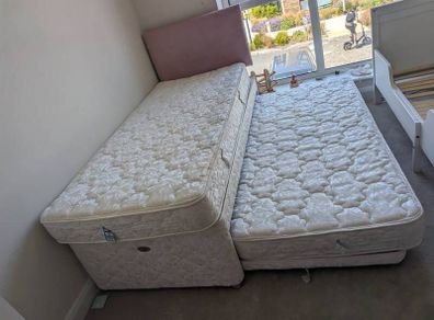 trundle bed